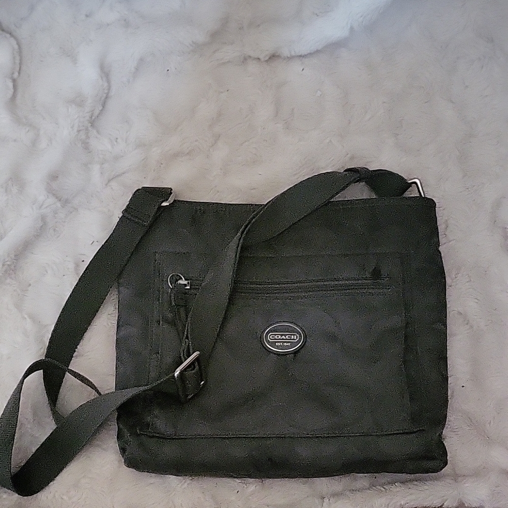 Coach Black Messenger Bag with Adjustable Strap and Utilitarian Design - Picture 4 of 7